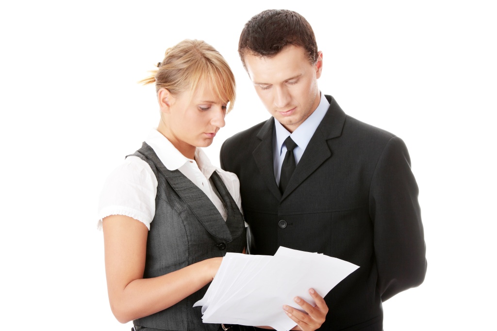 business-colleagues-discussing-document-against-white-background.jpg бумаги